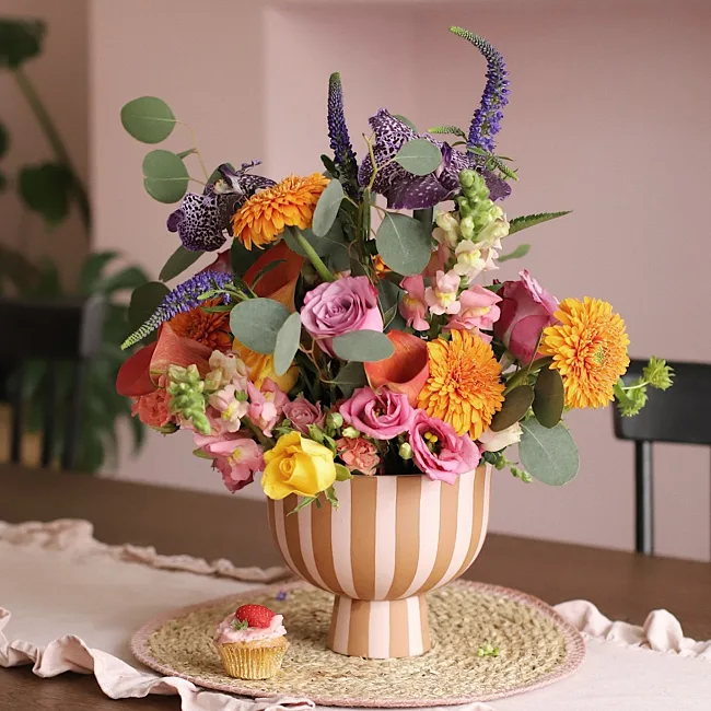 3, 6 or 12 months of Luxury Flowers | Haute Florist