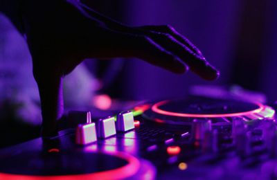 DJ