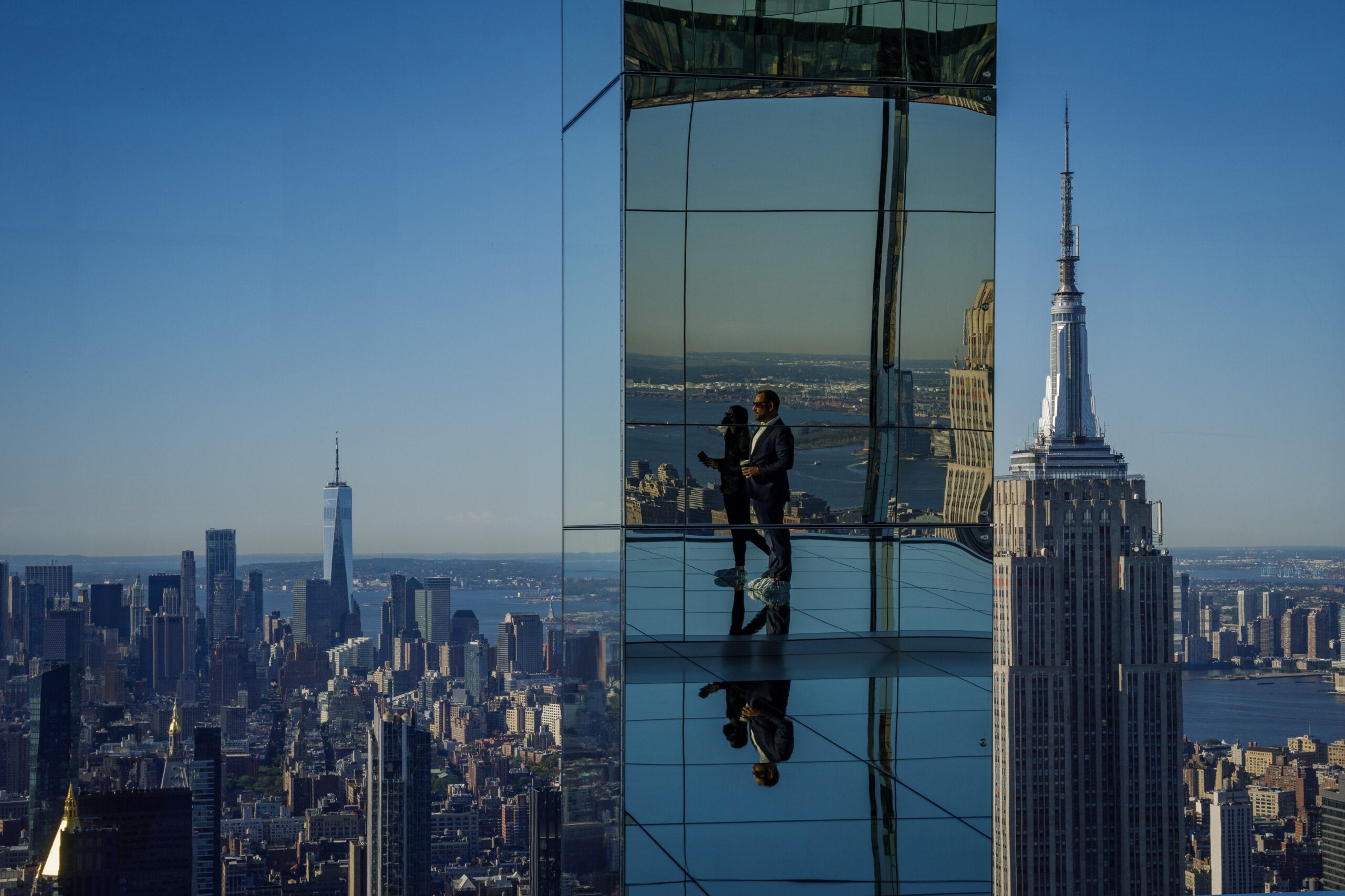 New York skyscraper lets you walk on air with glass-bottomed 'levitation  boxes' at 1,063ft | The Independent